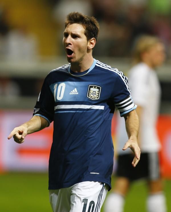 2012-08-15t200602z_1906012781_bm2e88f1pd401_rtrmadp_3_soccer-friendly_reuters