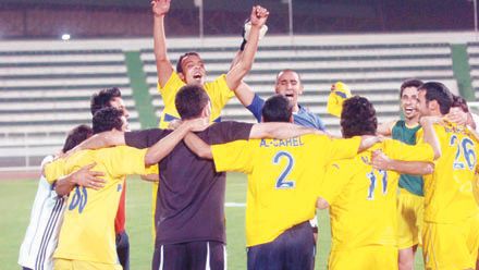 افراح لاعبي الساحل بالبقاء بالدوري الموسم القادم