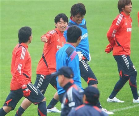 تدريبات يوم أمس الأثنين للمنتخب الياباني في باريس الفرنسية
