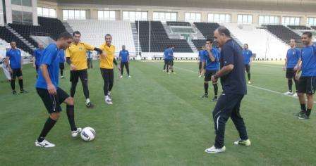 عدنان حمد يشارك بتدريبات المنتخب في الدوحة