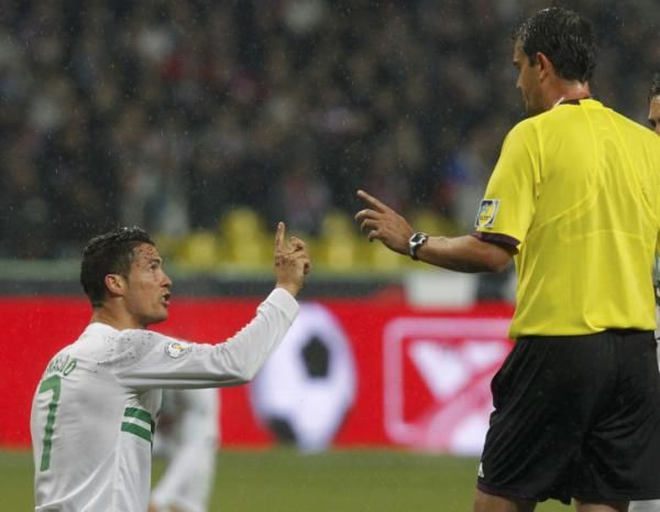 2012-10-12t155502z_2134565742_lr1e8ac187gou_rtrmadp_3_soccer-world_reuters