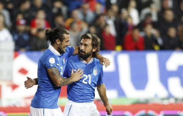 2012-10-12t191133z_1379658604_lr1e8ac1haytn_rtrmadp_3_soccer-world_reuters