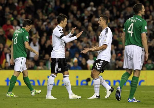 2012-10-12t212322z_1751210437_gm1e8ad0ex901_rtrmadp_3_soccer-world_reuters