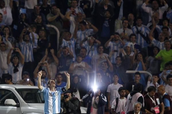 2012-10-13t013412z_1784134495_gm1e8ad0qjf01_rtrmadp_3_soccer-world_reuters