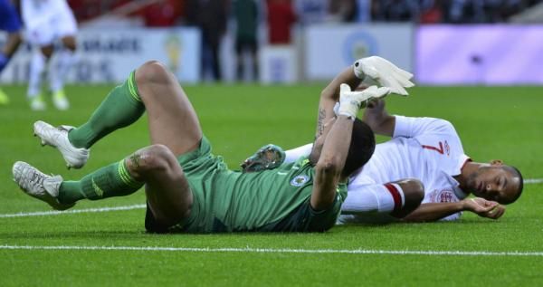 2012-10-12t191901z_748592137_lr1e8ac1hneu1_rtrmadp_3_soccer-world_reuters