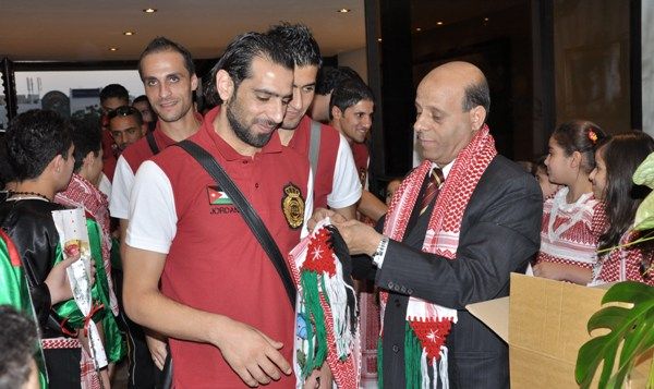 منتخب الأردن لحظة وصوله مسقط مساء اليوم