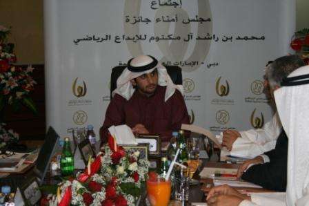 سمو الشيخ أحمد بن محمد بن راشد آل مكتوم في لقاء سابق مجلس أمناء الجائزة