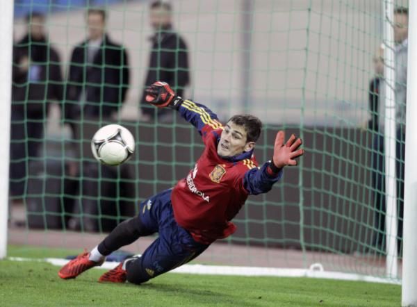 2012-10-11t181302z_870679404_gm1e8ac063w01_rtrmadp_3_soccer-world_reuters