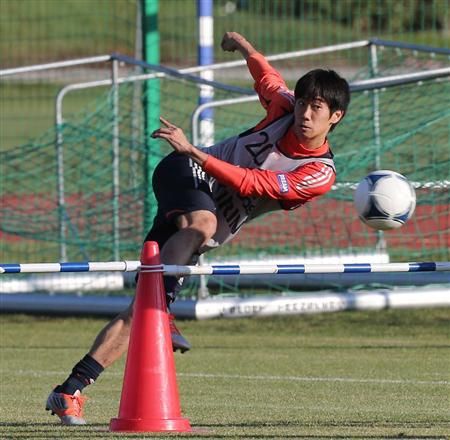 شينجي كاجاوا في تدريب الأمس الأحد ببولندا