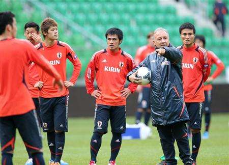 البيرتو زاكيروني في التدريب الأخير للمنتخب الياباني قبل مواجهة البرازيل