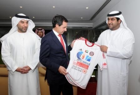 تبادل الشعارات والهدايا التذكارية