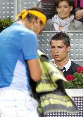 رونالدو يستمتع بمشاهدة نادال نجم التنس