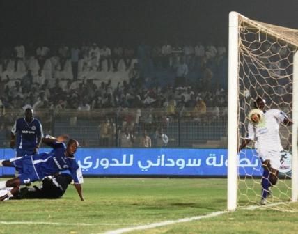 هدف ايكانغا الاول قبل طرده من المباراة