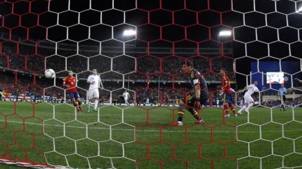 2012-10-16t213656z_654022092_gm1e8ah0fkd01_rtrmadp_3_soccer-world_reuters