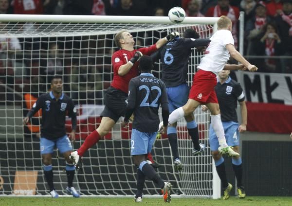 2012-10-17t163123z_504030090_lr1e8ah19w1h8_rtrmadp_3_soccer-world-poland_reuters