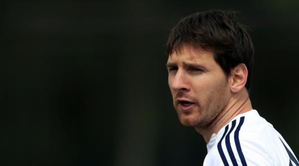 2012-10-09t154132z_1793749623_gm1e8a91tsn02_rtrmadp_3_soccer-world_reuters