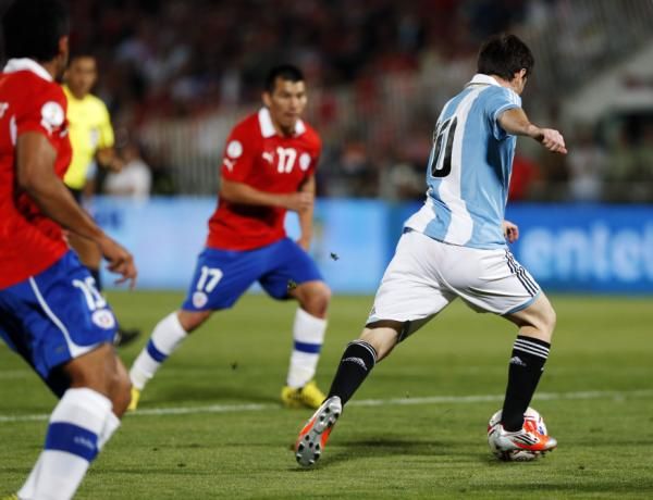 2012-10-17t011442z_1108206980_gm1e8ah0pii01_rtrmadp_3_soccer-world_reuters