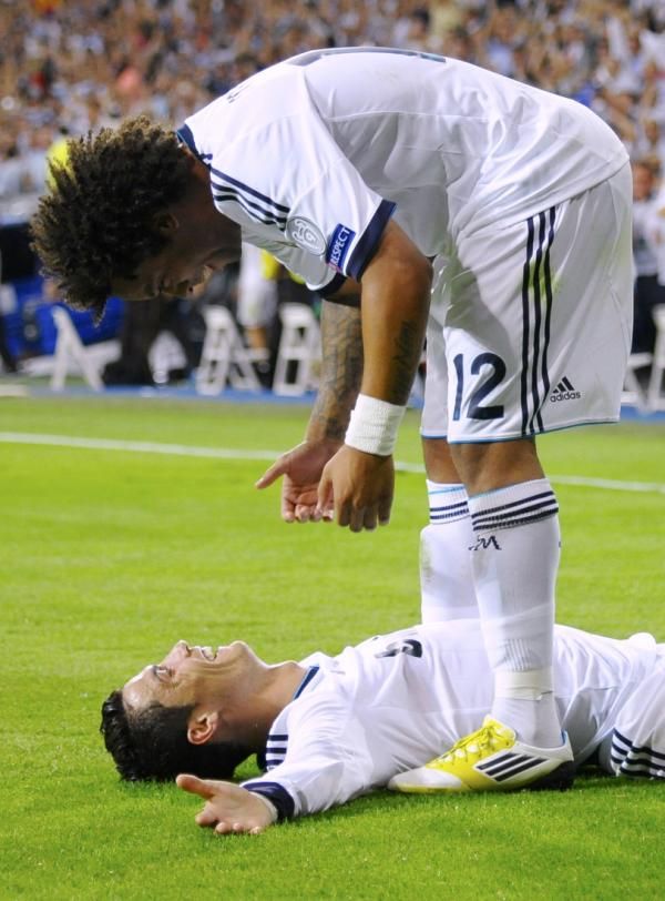 2012-09-18t204831z_263712362_lr1e89i1lskxo_rtrmadp_3_soccer-champions_reuters