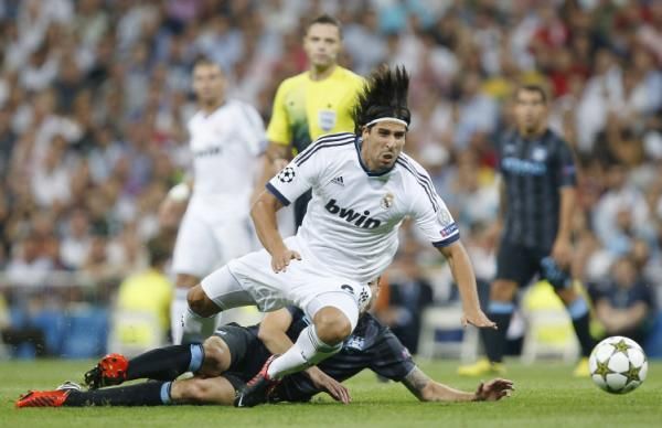 2012-09-18t202202z_1761854050_gm1e89j0c3x01_rtrmadp_3_soccer-champions_reuters