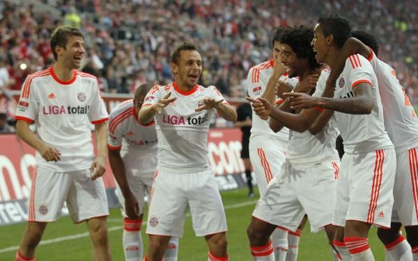 2012-10-20t154246z_25856767_bm2e8ak1cj801_rtrmadp_3_soccer-germany_reuters