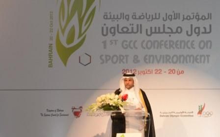 الأمين العام لدى القاء كلمته في مؤتمر الرياضة والبيئة