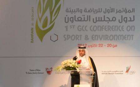 الأمين العام لدى القاء كلمته في مؤتمر الرياضة والبيئة