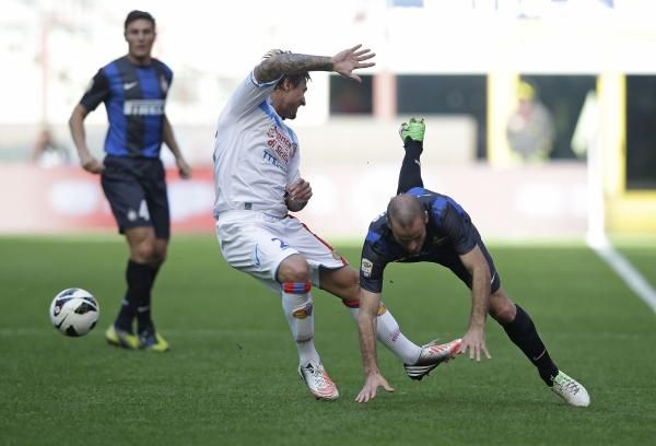 2012-10-21t142640z_168112576_gm1e8al1q0k01_rtrmadp_3_soccer-italy_reuters
