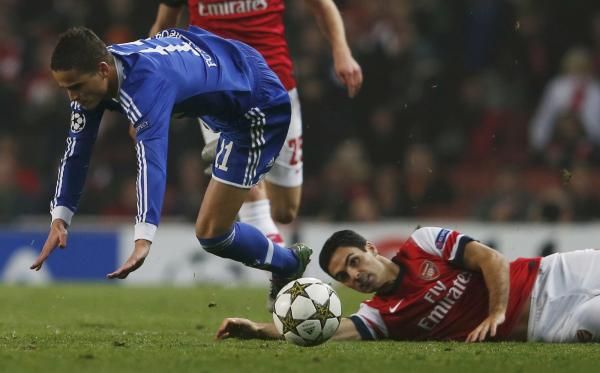 2012-10-24t201326z_1792937949_lr1e8ao1k637n_rtrmadp_3_soccer-champions_reuters