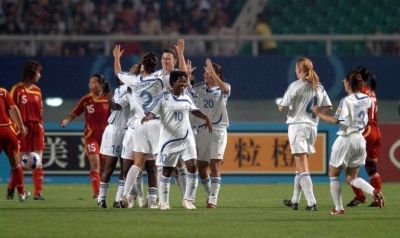 فرحة لاعبات نجمات العالم بالهدف الثاني