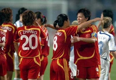 فرحة لاعبات الصين بهدف الفوز