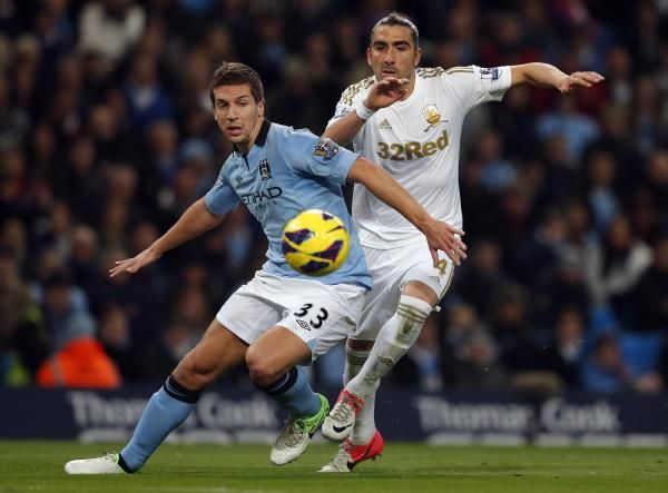 2012-10-27t171949z_886680525_gm1e8as03m201_rtrmadp_3_soccer-england_reuters