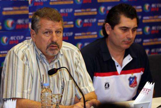 الروماني مارين خلال المؤتمر الصحفي