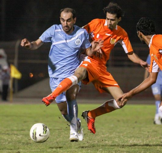 علي حرم لاعب الحالة أستطاع أيقاف خطر نجوم الرفاع