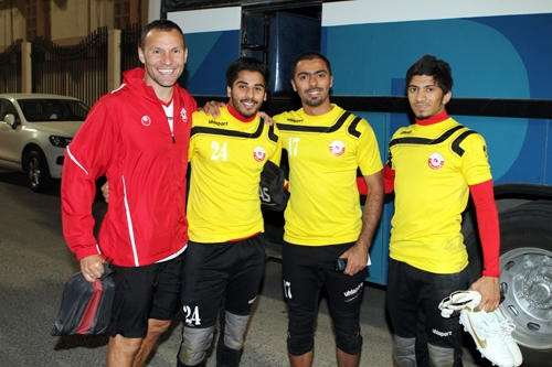 فلاديمير سيرك الاول من اليسار مع حراس المحرق