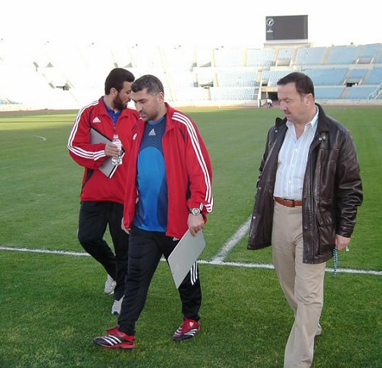 رئيس نادي شباب الاردن معالي سليم خير والكابتن نزار محروس وبعدســـة كووورة 