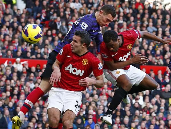 2012-11-03t143302z_1897624965_gm1e8b31qlh01_rtrmadp_3_soccer-england_reuters