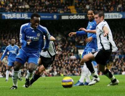 الغاني مايكل إيسين