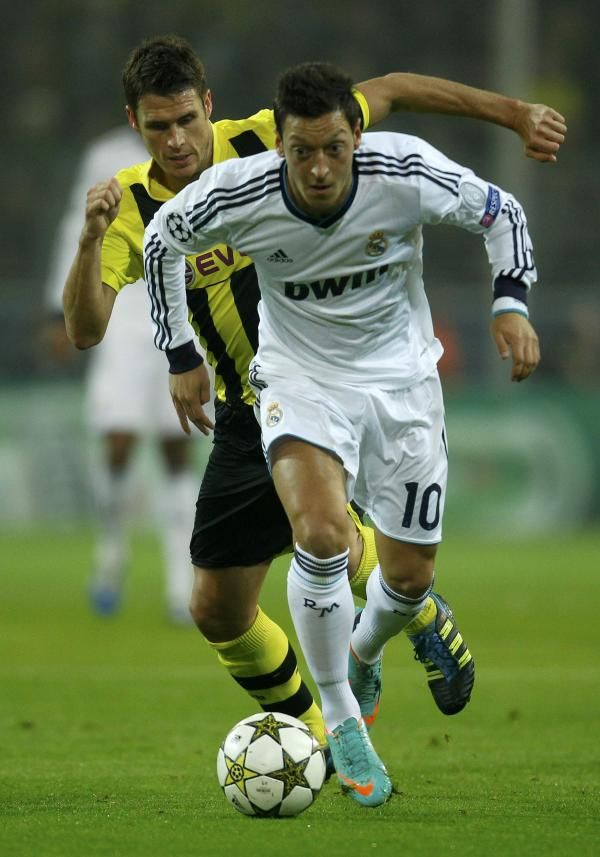 2012-10-24t190326z_2096815372_lr1e8ao1gxg2e_rtrmadp_3_soccer-champions_reuters