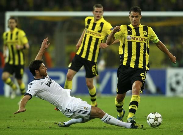 2012-10-24t202827z_1105459391_lr1e8ao1kv58y_rtrmadp_3_soccer-champions_reuters