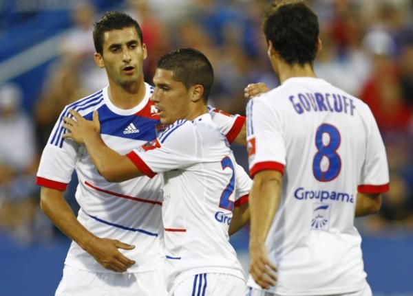 2012-07-25t011355z_1195102684_gm1e87p0pkp01_rtrmadp_3_soccer-friendly_reuters