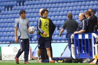 كـارفـالـهـو كمـا بـدا في تـدريبـات فريقـه يـوم الـثـلاثـاء