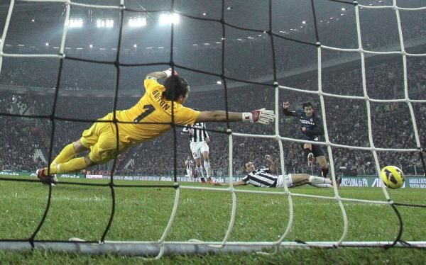 2012-11-03t222610z_95876477_gm1e8b40htr01_rtrmadp_3_soccer-italy_reuters