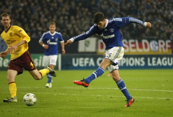2012-11-06t210240z_466702202_bm2e8b61p2b01_rtrmadp_3_soccer-champions_reuters
