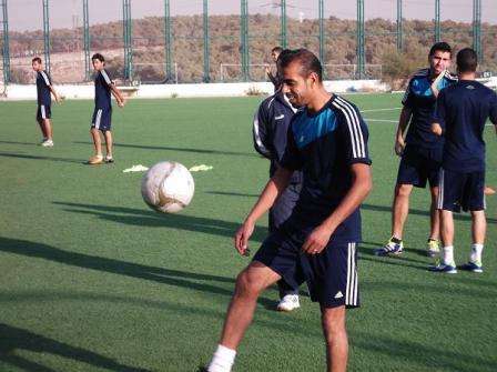 حسونة الشيخ خلال مشاركته بتدريبات الفريق اليوم