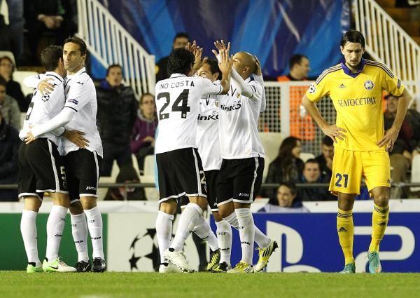 2012-11-07t213618z_1662742208_gm1e8b80fjy01_rtrmadp_3_soccer-champions_reuters