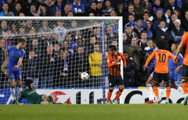 2012-11-07t203858z_1599876898_gm1e8b80cvw01_rtrmadp_3_soccer-champions_reuters