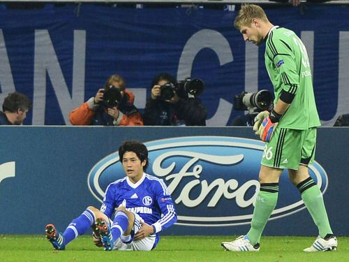 اتسوتو اوتشيدا بعد تعرضه للإصابة في مسابقة دوري أبطال أوروبا