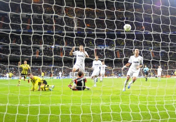 2012-11-06t223934z_1145426911_gm1e8b70ig401_rtrmadp_3_soccer-champions_reuters