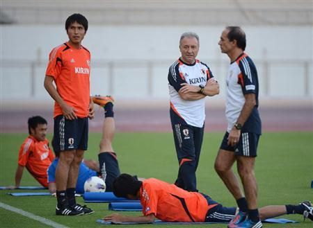المدرب الإيطالي البيرتو زاكيروني يتابع التدريبات