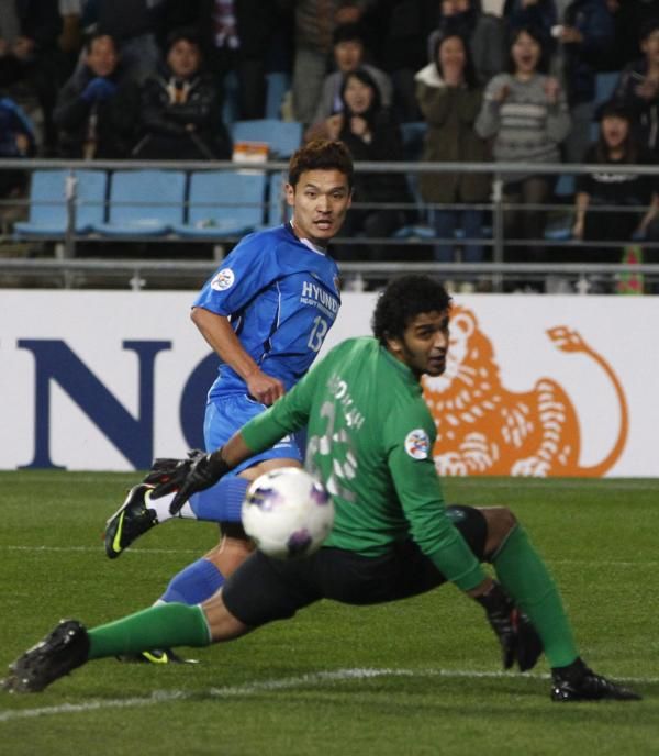 2012-11-10t144455z_1317800300_gm1e8ba1r3d01_rtrmadp_3_soccer-asia-champions_reuters